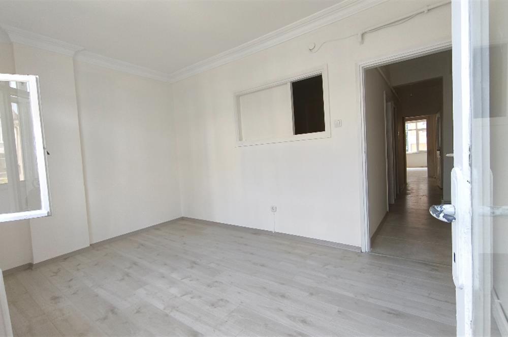 Kadıköy Altıyol'da İşyerine de Uygun 2+1 Kiralık Daire 