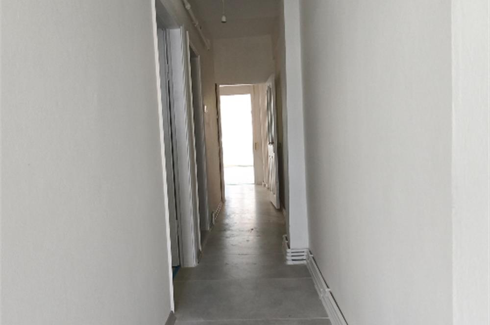 Kadıköy Altıyol'da İşyerine de Uygun 2+1 Kiralık Daire 