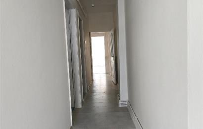 Kadıköy Altıyol'da İşyerine de Uygun 2+1 Kiralık Daire 