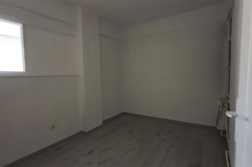 Kadıköy Altıyol'da İşyerine de Uygun 2+1 Kiralık Daire 