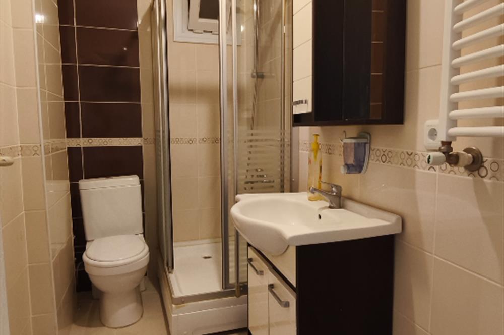 Kadıköy Altıyol'da İşyerine de Uygun 2+1 Kiralık Daire 