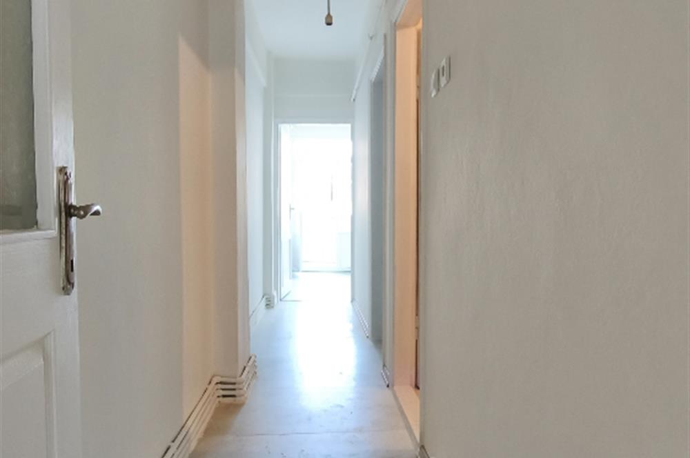 Kadıköy Altıyol'da İşyerine de Uygun 2+1 Kiralık Daire 