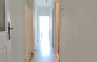 Kadıköy Altıyol'da İşyerine de Uygun 2+1 Kiralık Daire 