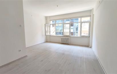 Kadıköy Altıyol'da İşyerine de Uygun 2+1 Kiralık Daire 