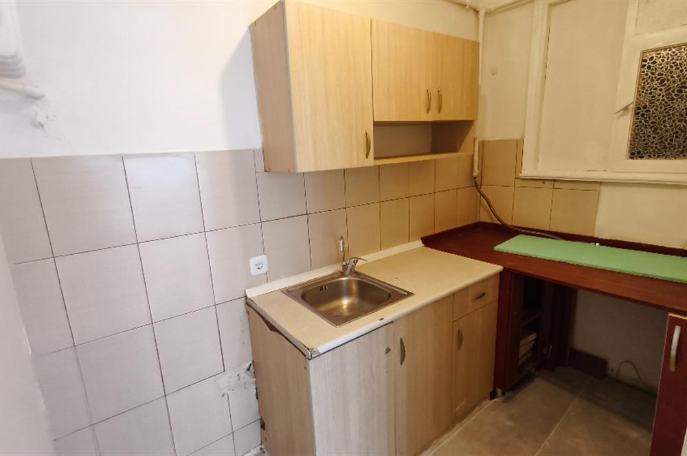 Kadıköy Altıyol'da İşyerine de Uygun 2+1 Kiralık Daire 