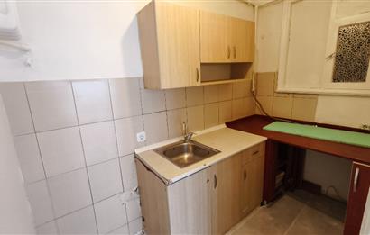 Kadıköy Altıyol'da İşyerine de Uygun 2+1 Kiralık Daire 