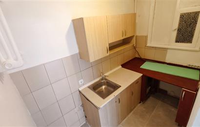 Kadıköy Altıyol'da İşyerine de Uygun 2+1 Kiralık Daire 