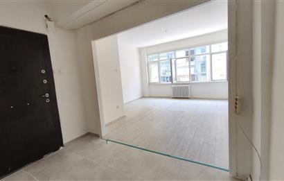 Kadıköy Altıyol'da İşyerine de Uygun 2+1 Kiralık Daire 