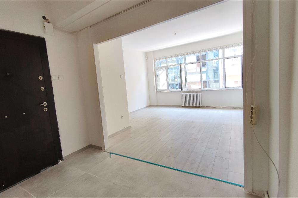 Kadıköy Altıyol'da İşyerine de Uygun 2+1 Kiralık Daire 