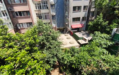 Kadıköy Altıyol'da İşyerine de Uygun 2+1 Kiralık Daire 