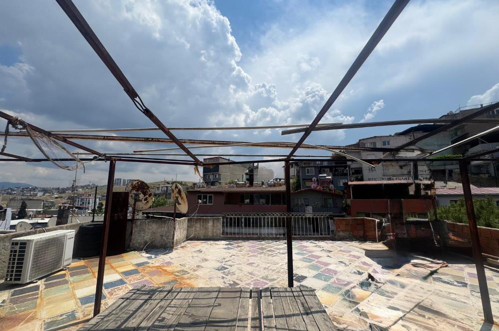Karabağlar Özgür Mh'de 3 katlı Komple Satılık Müstakil ev