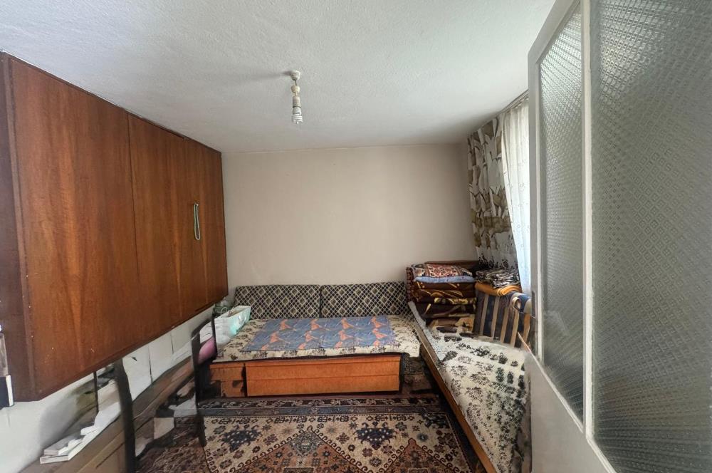 Karabağlar Özgür Mh'de 3 katlı Komple Satılık Müstakil ev