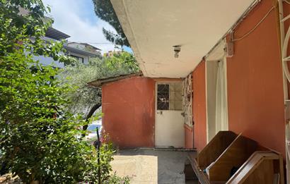 Karabağlar Özgür Mh'de 3 katlı Komple Satılık Müstakil ev