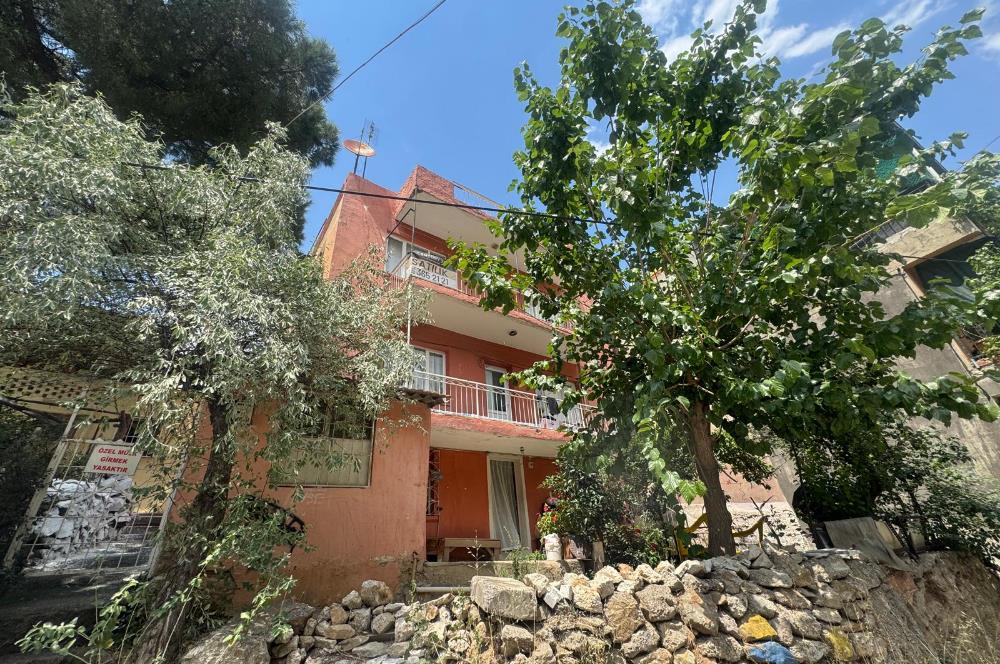Karabağlar Özgür Mh'de 3 katlı Komple Satılık Müstakil ev