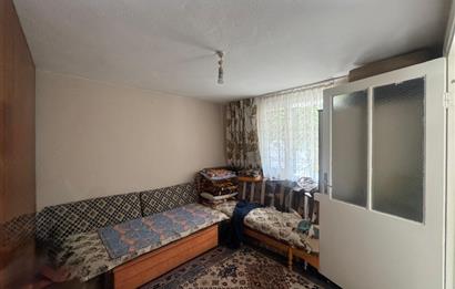 Karabağlar Özgür Mh'de 3 katlı Komple Satılık Müstakil ev