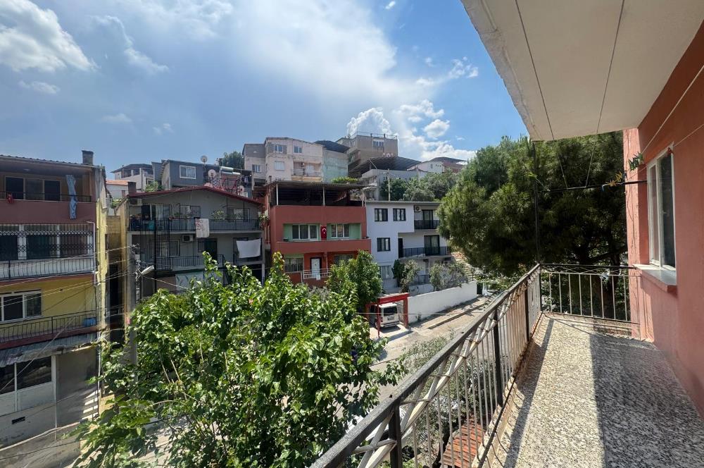 Karabağlar Özgür Mh'de 3 katlı Komple Satılık Müstakil ev