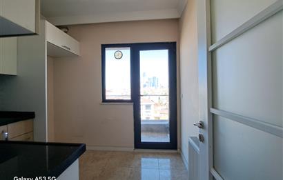 ATAŞEHİR GÜLDİBİ REZİDANS'DA MERKEZİ KONUMDA ÖNÜ AÇIK 2+1