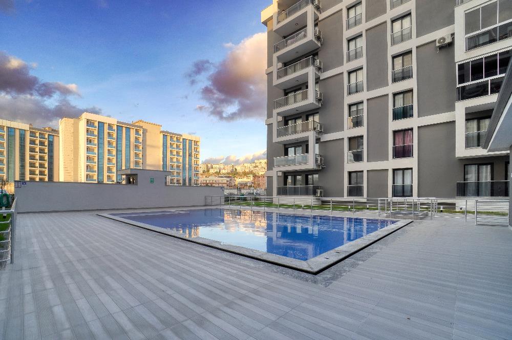 Çiğli/Balatçık Havuzlu Site'de SATILIK 2+1 Kapalı Mutfak Daire