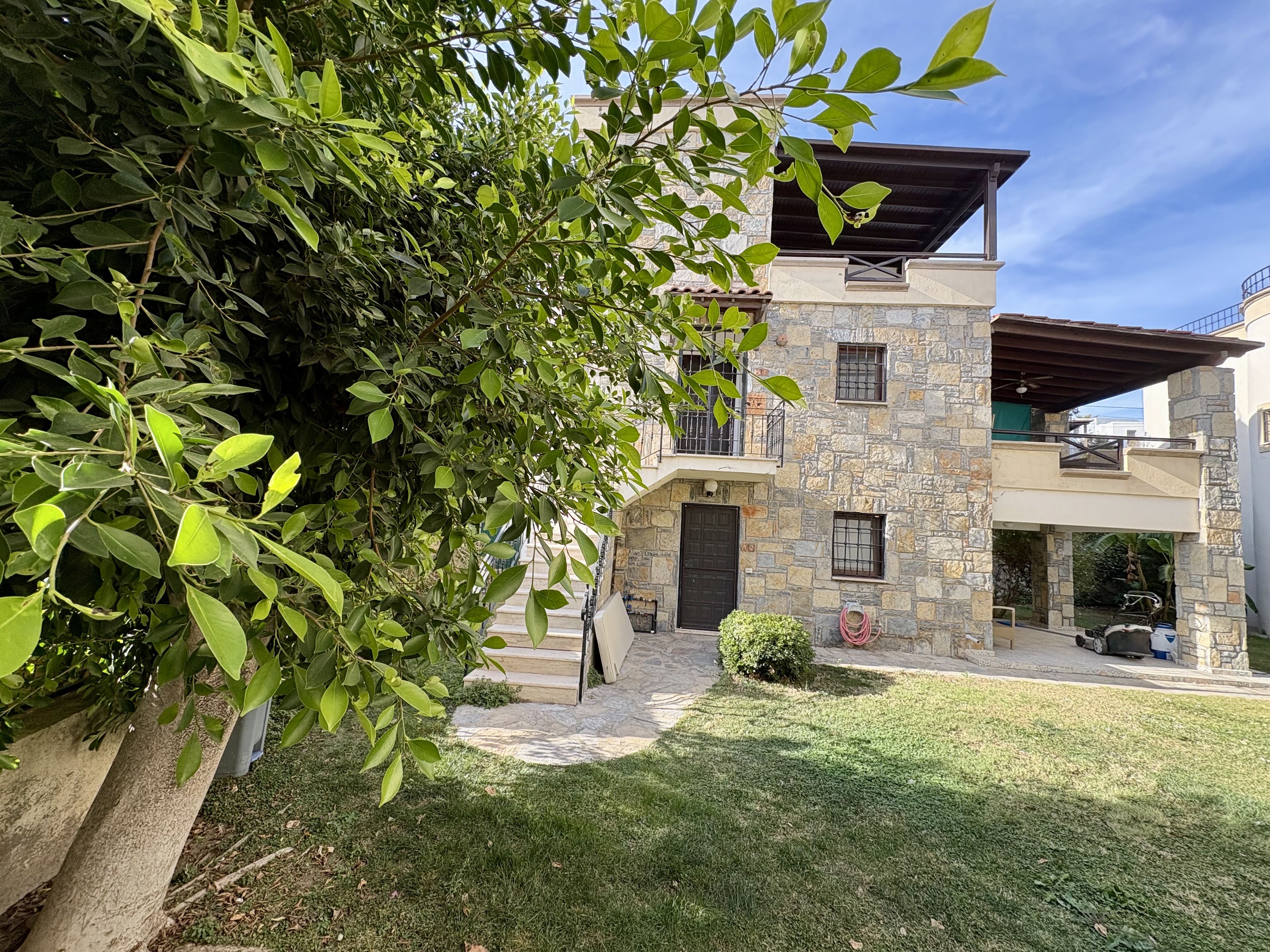 Gündoğan Sahilinde Satılık Üst Dubleks