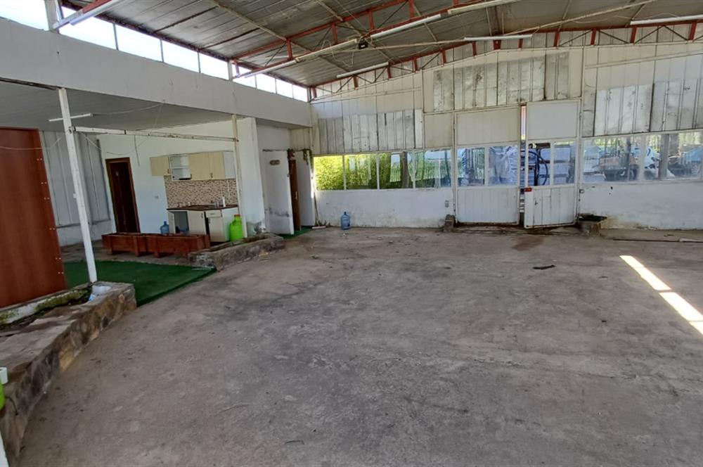 URLA ÇEŞME ANAYOLU ÜZERİNDE 40M CEPHELI 300M2 İSYERI 