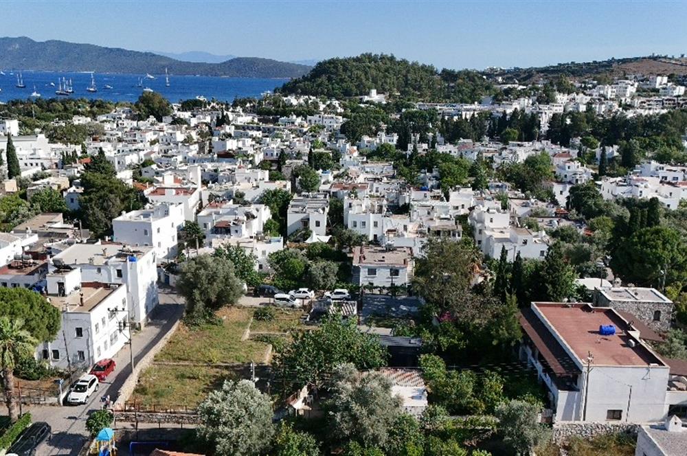 Eskiçeşme'de Satılık Tek Katlı Kagir Ev, Tiny House ve Bahçesi
