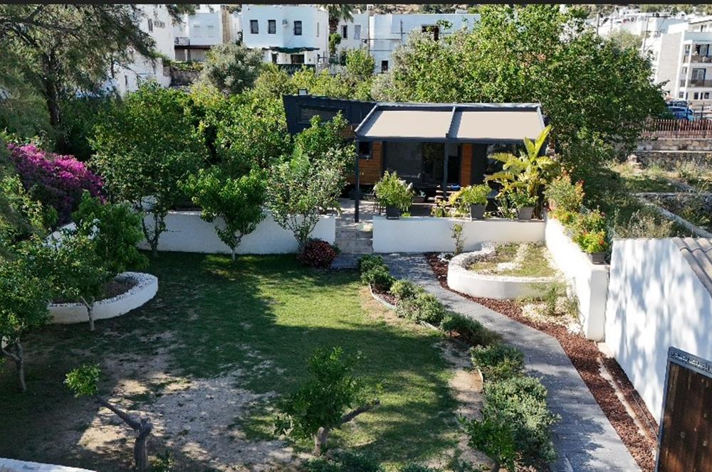Eskiçeşme'de Satılık Tek Katlı Kagir Ev, Tiny House ve Bahçesi