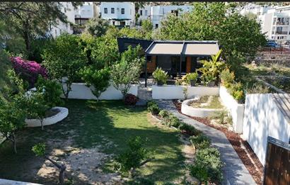 Eskiçeşme'de Satılık Tek Katlı Kagir Ev, Tiny House ve Bahçesi