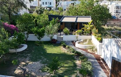 Eskiçeşme'de Satılık Tek Katlı Kagir Ev, Tiny House ve Bahçesi