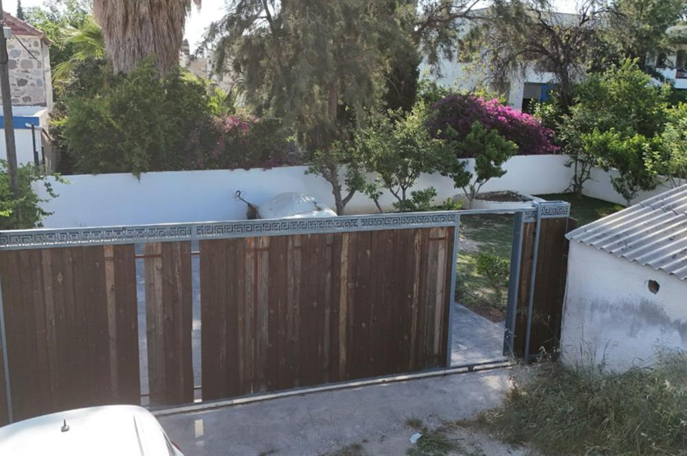 Eskiçeşme'de Satılık Tek Katlı Kagir Ev, Tiny House ve Bahçesi