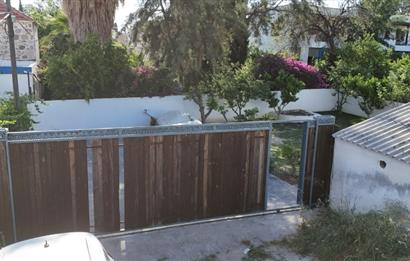Eskiçeşme'de Satılık Tek Katlı Kagir Ev, Tiny House ve Bahçesi