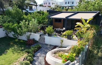 Eskiçeşme'de Satılık Tek Katlı Kagir Ev, Tiny House ve Bahçesi