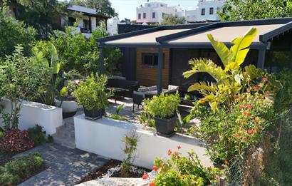 Eskiçeşme'de Satılık Tek Katlı Kagir Ev, Tiny House ve Bahçesi