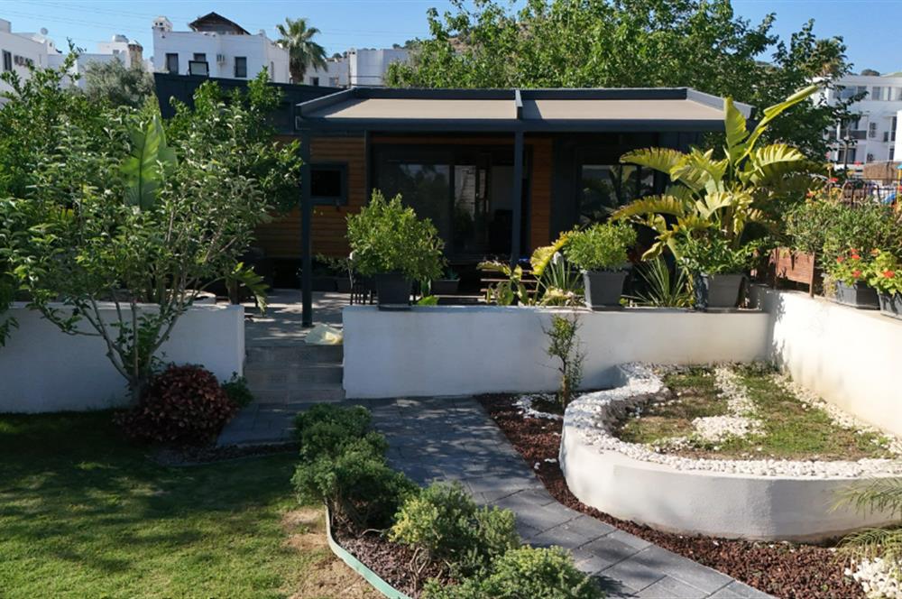 Eskiçeşme'de Satılık Tek Katlı Kagir Ev, Tiny House ve Bahçesi