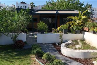 Eskiçeşme'de Satılık Tek Katlı Kagir Ev, Tiny House ve Bahçesi