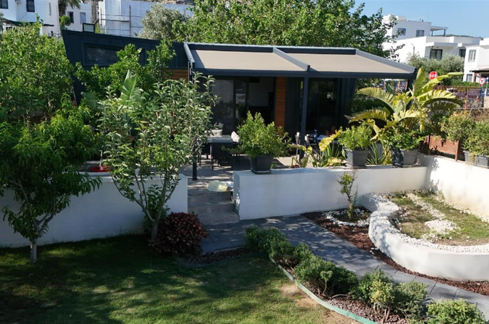 Eskiçeşme'de Satılık Tek Katlı Kagir Ev, Tiny House ve Bahçesi