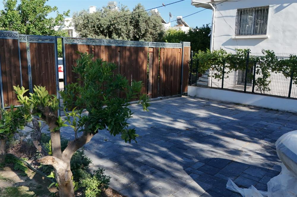 Eskiçeşme'de Satılık Tek Katlı Kagir Ev, Tiny House ve Bahçesi