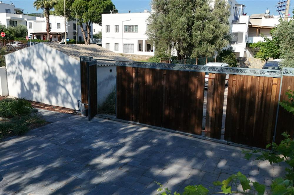 Eskiçeşme'de Satılık Tek Katlı Kagir Ev, Tiny House ve Bahçesi