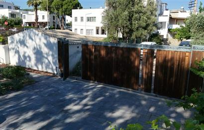 Eskiçeşme'de Satılık Tek Katlı Kagir Ev, Tiny House ve Bahçesi