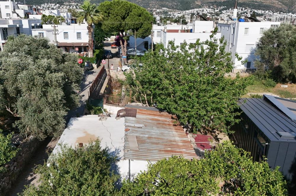 Eskiçeşme'de Satılık Tek Katlı Kagir Ev, Tiny House ve Bahçesi