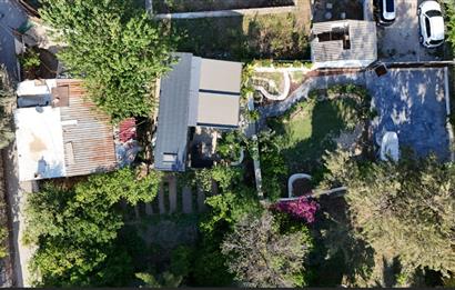 Eskiçeşme'de Satılık Tek Katlı Kagir Ev, Tiny House ve Bahçesi