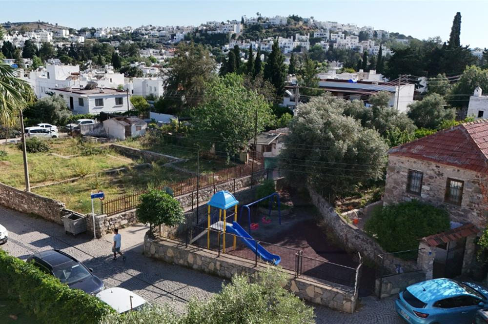 Eskiçeşme'de Satılık Tek Katlı Kagir Ev, Tiny House ve Bahçesi