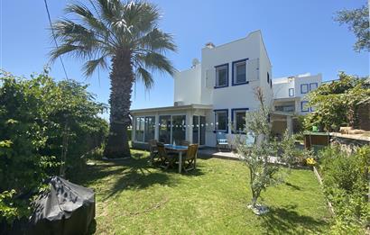 Bodrum Ortakent Yahşi’de Özel Kum Plajlı - Havuzlu Site İçerisinde Kiralık Deniz Manzaralı Müstakil Bahçeli Dubleks