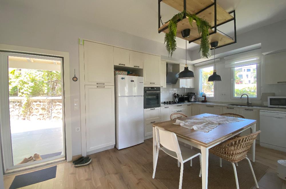 Bodrum Ortakent Yahşi’de Özel Kum Plajlı - Havuzlu Site İçerisinde Kiralık Deniz Manzaralı Müstakil Bahçeli Dubleks