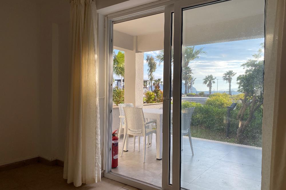 Özel Plaj Kullanımlı Denize Sıfır Havuzlu Site İçinde Kiralık Deniz Manzaralı 2+1 Bahçe Katı Residance Daire