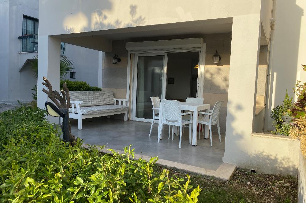 Özel Plaj Kullanımlı Denize Sıfır Havuzlu Site İçinde Kiralık Deniz Manzaralı 2+1 Bahçe Katı Residance Daire