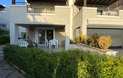 Özel Plaj Kullanımlı Denize Sıfır Havuzlu Site İçinde Kiralık Deniz Manzaralı 2+1 Bahçe Katı Residance Daire