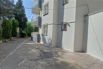 BUCA ÜNIVERSÎTELER BÖLGESINDE BÜYÜK BAHCELI SATILIK 2+1