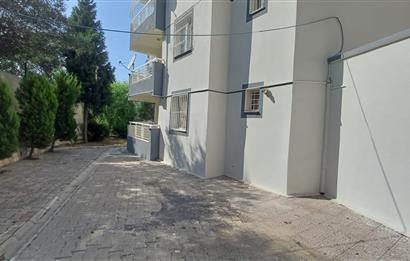 BUCA ÜNIVERSÎTELER BÖLGESINDE BÜYÜK BAHCELI SATILIK 2+1