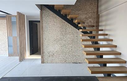 Kuşadası Deniz ve Doğa Manzaralı Havuzlu Satılık Villa