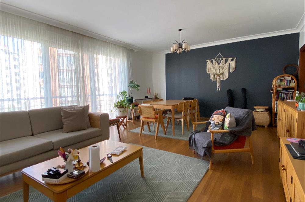 ATAŞEHİR TAPUSUNA PARALEL SOKAKTA SATILIK BÜYÜK 3+1 DAİRE
